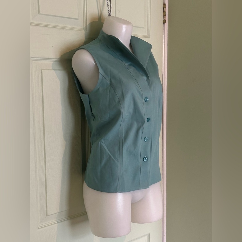 JONES NEW YORK Easy-Care Sleeveless Button-Up Shirt - Size 12 - Picture 3 of 7